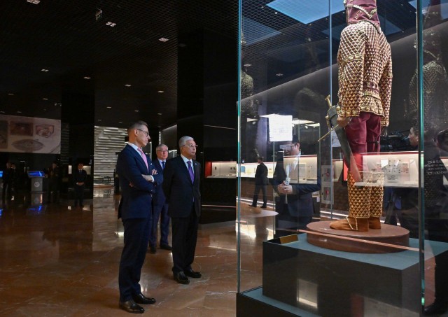 Kazakh, Finnish Presidents visit National Museum