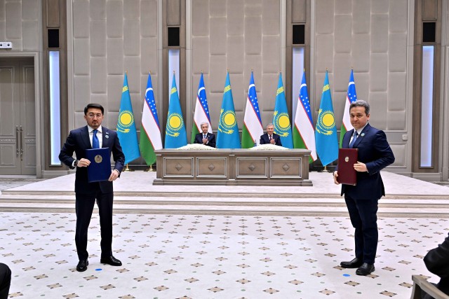 Казакстан жана Өзбекстан 1,2 млрд долларга долбоорлорду ишке киргизди