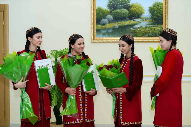 Youth Prize laureates awarded in Turkmenistan
