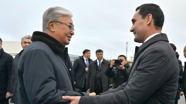 Түркмөнстандын президенти Казакстанга мамлекеттик сапар менен келди