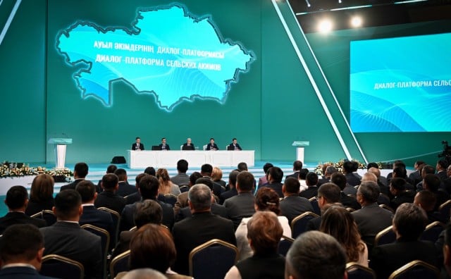 Казакстандын президенти айылдын өнүгүүсү үчүн негизги милдеттерди белгиледи