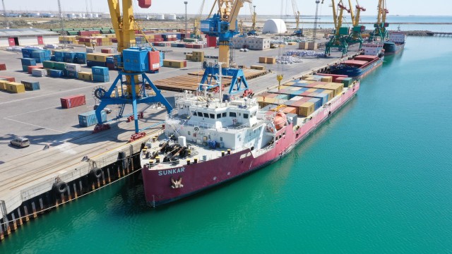 Нарастить объемы морских грузоперевозок планируют в Казахстане