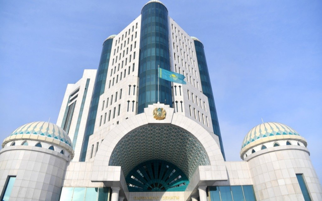 Сенат жер казынасын пайдалануу жөнүндөгү мыйзамды жактырды