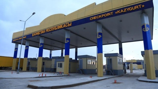 Казакстан оңдоодон өткөн эки өткөрүү пунктун ачты