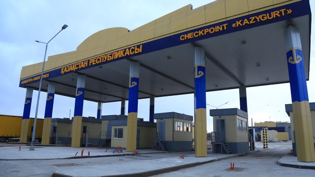 Kazakistan, yenilenmiş iki sınır geçiş noktasını açtı