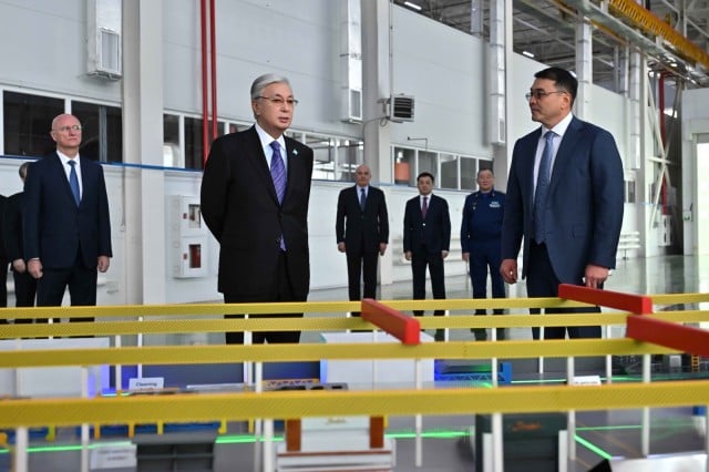 Президент борбордун өндүрүштүк объекттерин кыдырды