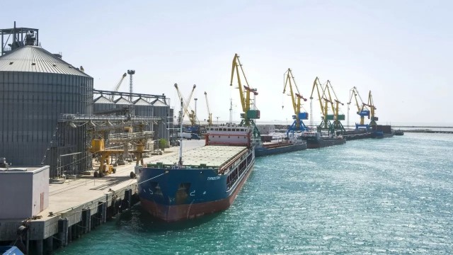 Жүк айналымын арттыру үшін құрық портында теңіз түбін тереңдету жұмыстары басталды