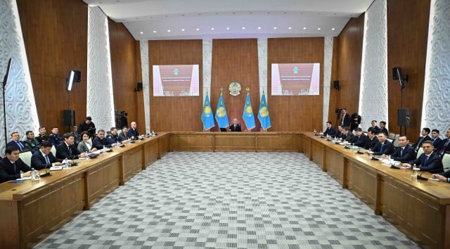 Kazakh President holds meeting on Astana’s development