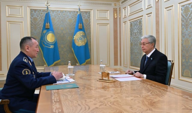 Президент Казахстана принял министра обороны