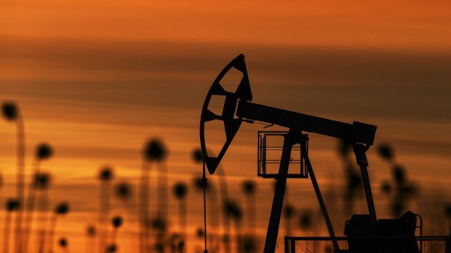 Өкмөттө мунай-газ тармагынын негизги долбоорлору талкууланды