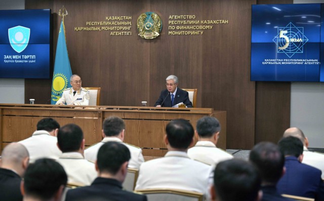 Казакстан Президенти каржы мониторинги боюнча жыйын өткөрдү