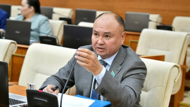 Kazakistan’ın yeni Anayasa Taslağı Astana’da uzmanlar tarafından ele alındı