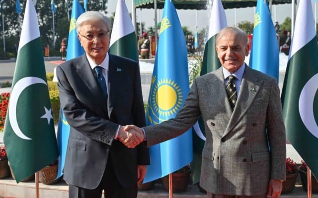 Kazakistan önderi ile Pakistan Başbakanı görüşmeler gerçekleştirdi
