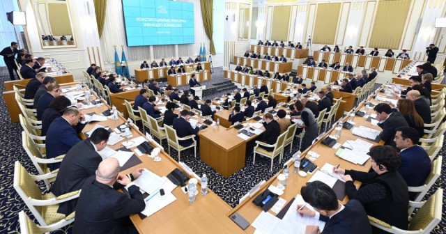 Астанада Конституциявий комиссиянинг 8-йиғилиши бўлиб ўтди