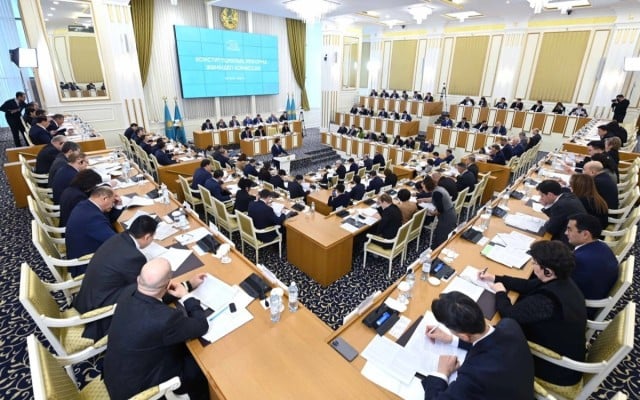 XI заседание Конституционной комиссии прошло в Астане