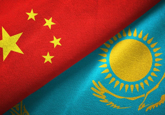 Казакстан менен Кытай кайра жаңылануучу энергетика тармагында кызматташтыкты кеңейтүүдө