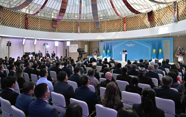 Devlet Başkanı, Türkistan ili halkıyla bir araya geldi