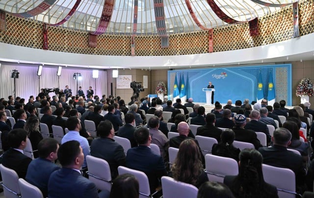 Kazakh President meets with residents of Turkistan region