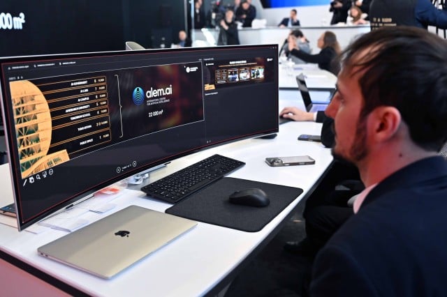 Қозоғистон ва Исроил Президентлари Alem.Ai марказига борди