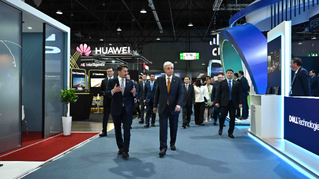 Қосим-Жўмарт Тўқаевга Gitex Ai Central Asia & Caucasusда СИ ечимлари намойиш қилинди