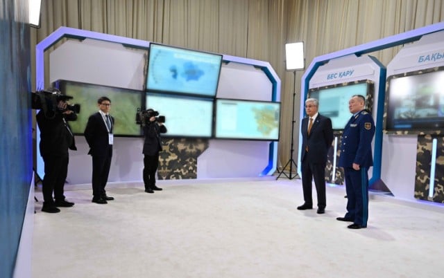 Kazakh President reviews defense innovations