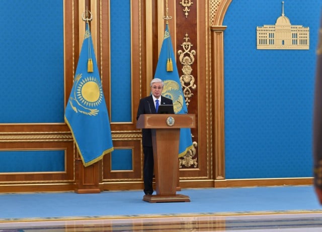 Kazakistan Cumhurbaşkanı devlet ödülleri ve askerî rütbeler takdim etti