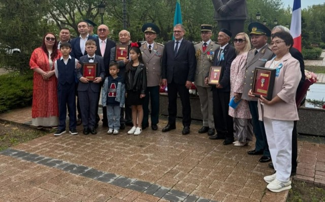 Fransa, beş Kazak partizanı onurlandırdı
