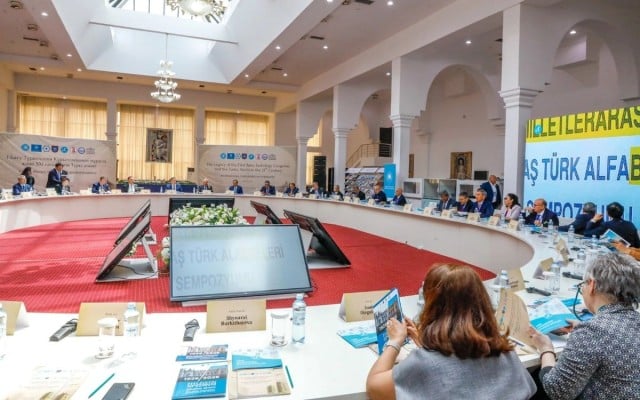 Алматыда I Түркологиялык курултайдын 100 жылдыгына карата симпозиум өтүп жатат