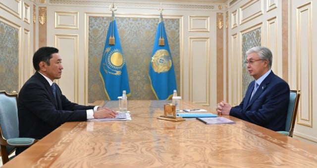 Kazakh President gives instructions to governors of two regions