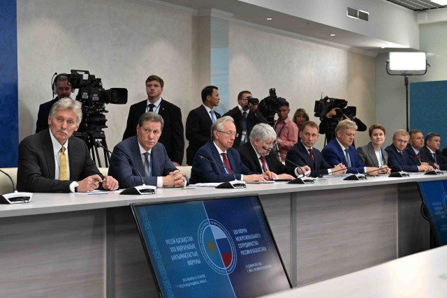 Kazakhstan, Russia sign $833 million in agreements in Omsk
